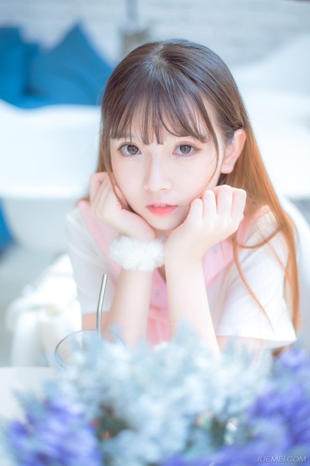 “刘璝是被算计的，这点没错，但他本人不知道，换做是你，若主公淫辱了你的妻子，你会怎样？”庞统没好气的翻了翻白眼道。
